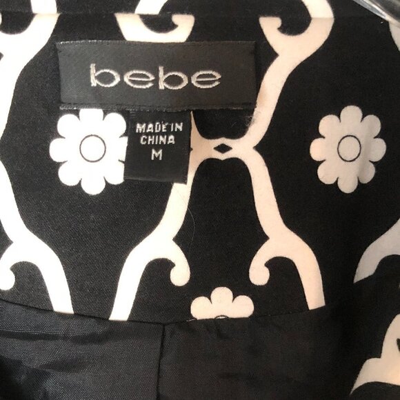 Bebe Fitted Short Sleeve Suit Blazer Black & White Floral Daises Size M - Picture 2 of 6